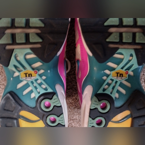 Nike Women's Air Max Plus Premium White Tropical Twist Sneakers 8.5 - Picture 8 of 12